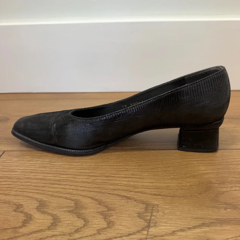 Stuart Weitzman Pumps 8.5 Black Lizard Embossed Square Toe Low Block Heel